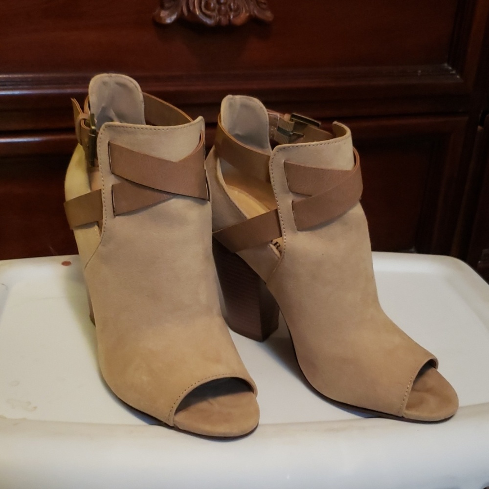 heels - Picture 2 of 3
